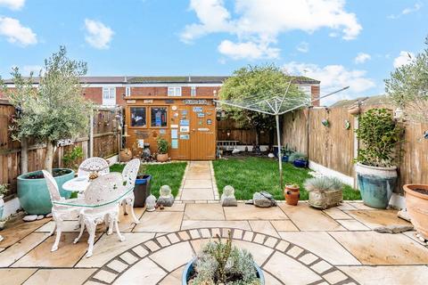 3 bedroom terraced house for sale, Lucerne Drive, Seasalter, Whitstable