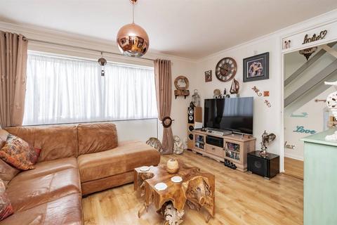 3 bedroom terraced house for sale, Lucerne Drive, Seasalter, Whitstable