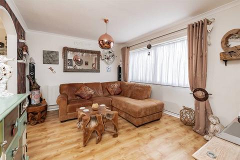3 bedroom terraced house for sale, Lucerne Drive, Seasalter, Whitstable