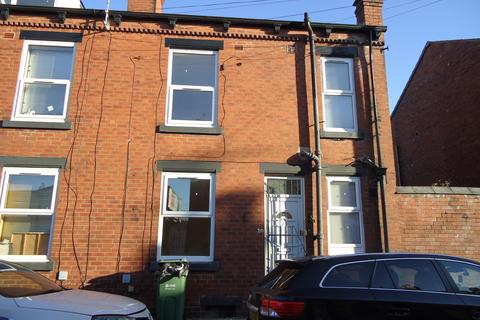1 bedroom terraced house to rent, Dobson Grove, Leeds LS11