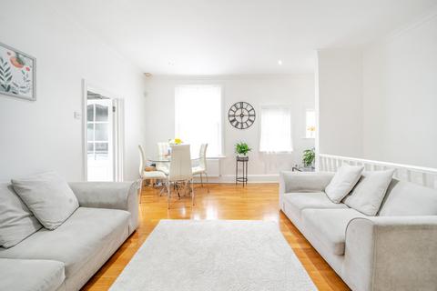 4 bedroom flat for sale, Tremadoc Road, London, SW4