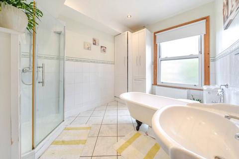 4 bedroom flat for sale, Tremadoc Road, London, SW4