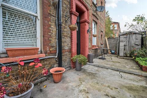 4 bedroom flat for sale, Tremadoc Road, London, SW4