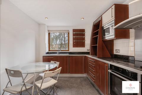 3 bedroom apartment to rent, Newton Place, Docklands E14