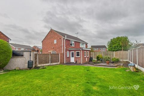 2 bedroom semi-detached house for sale, Cedar Close, Uttoxeter