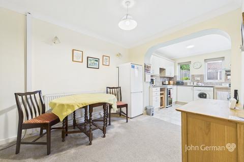 2 bedroom semi-detached house for sale, Cedar Close, Uttoxeter