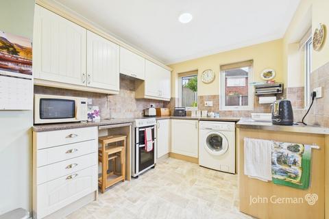 2 bedroom semi-detached house for sale, Cedar Close, Uttoxeter