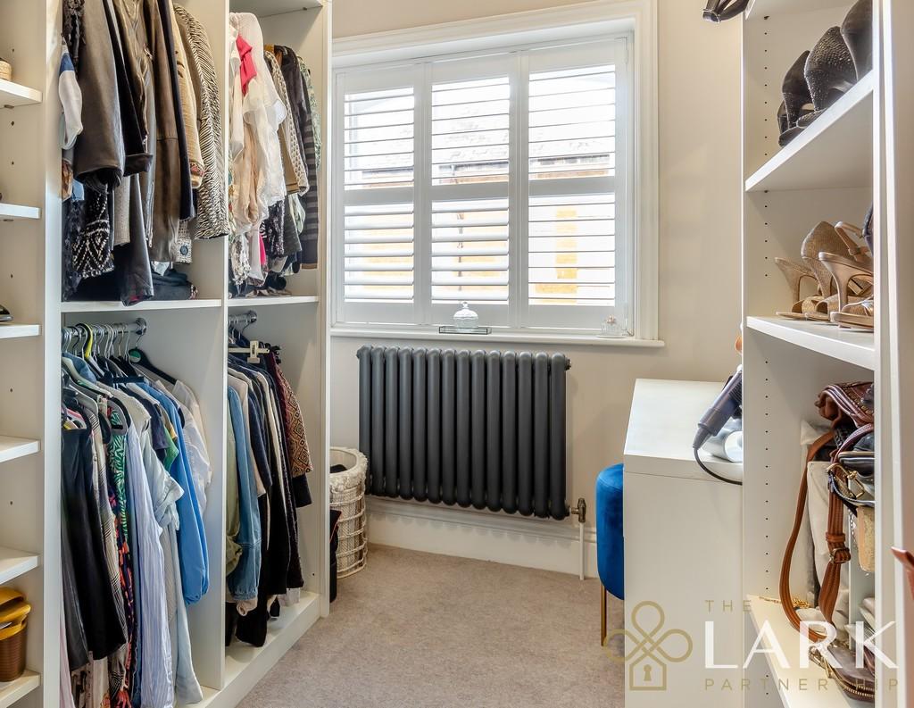 8664270-interior WM23.jpg CROP