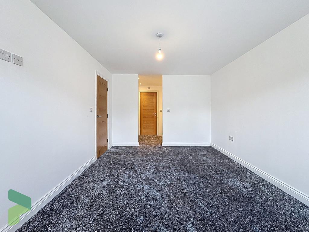Main bedroom with dressing room space into ensuite