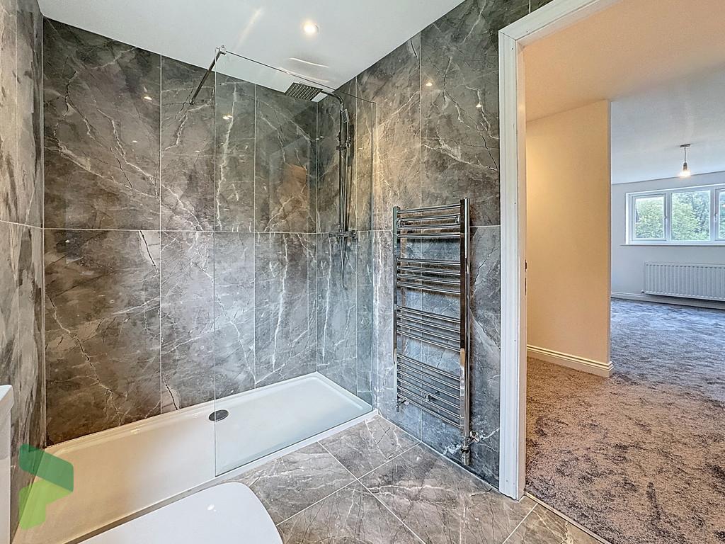 Main bedroom ensuite