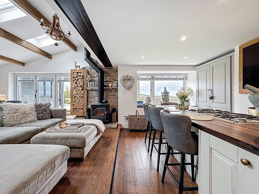 Living space and breakfast island