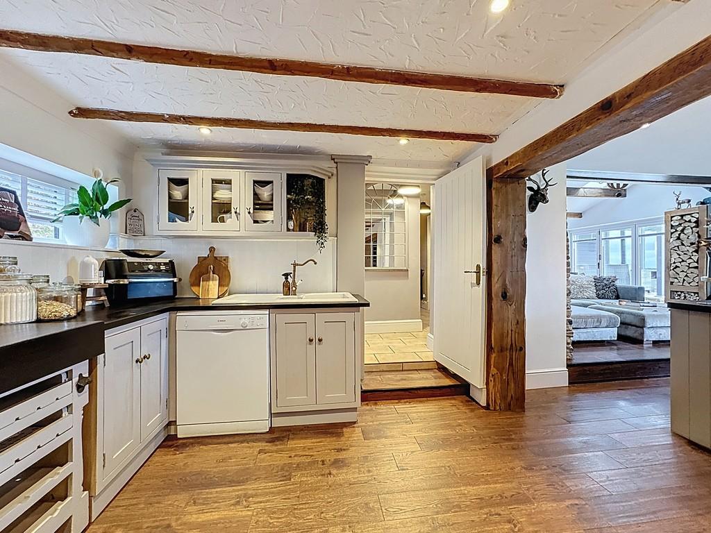 Kitted kitchen