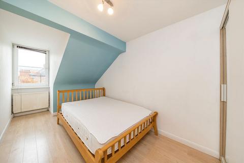2 bedroom flat to rent, Compayne Gardens, London NW6