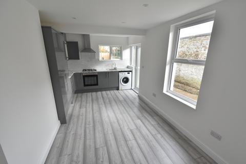 3 bedroom end of terrace house to rent, Trafalgar Road, Portslade