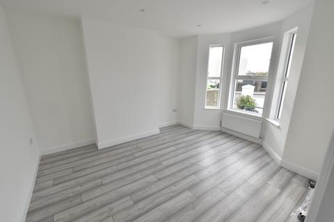 3 bedroom end of terrace house to rent, Trafalgar Road, Portslade
