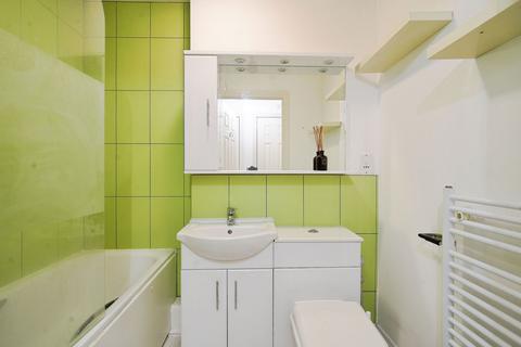 1 bedroom flat for sale, Battersea Park Road, London SW8