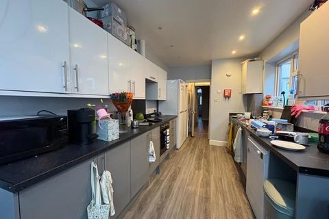 6 bedroom semi-detached house to rent, Milton Road, Southampton