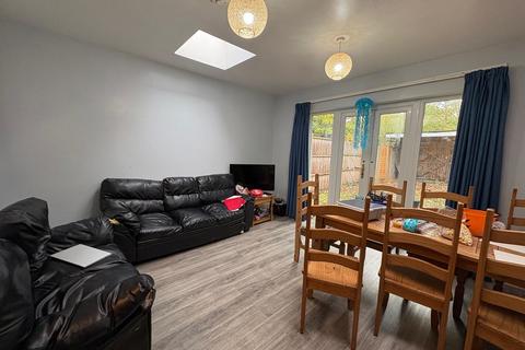 6 bedroom semi-detached house to rent, Milton Road, Southampton