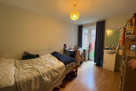 6 bedroom semi-detached house to rent, Milton Road, Southampton