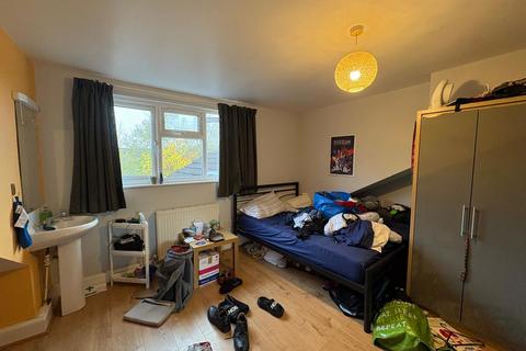 6 bedroom semi-detached house to rent, Milton Road, Southampton
