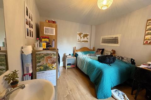6 bedroom semi-detached house to rent, Milton Road, Southampton