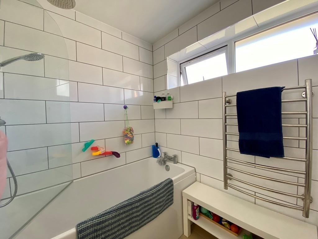 Family Bathroom 2