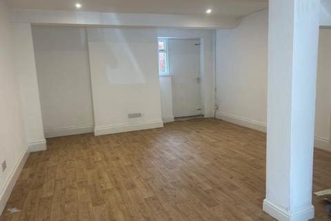Retail property (high street) to rent, 10 Pavement Pocklington YO42 2AX