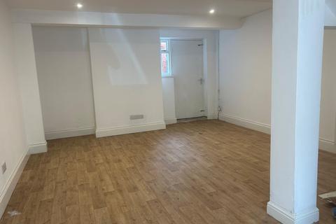 Retail property (high street) to rent, 10 Pavement York YO42 2AX