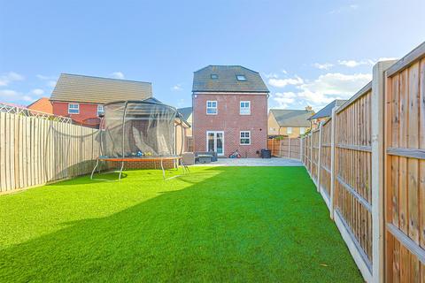 4 bedroom detached house for sale, Lowlands Road, Hullbridge SS5
