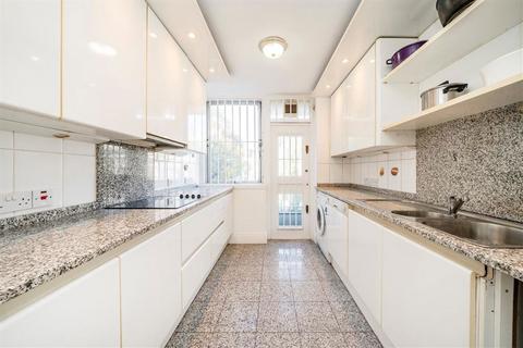 3 bedroom flat to rent, The Quadrangle, London W2