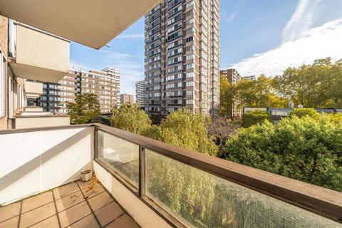 3 bedroom flat to rent, The Quadrangle, London W2