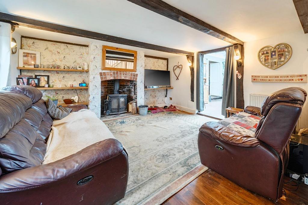 FAMILY ROOM.jpg