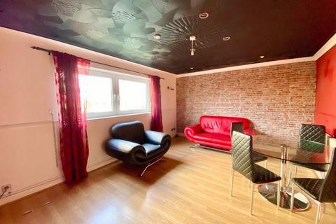 3 bedroom maisonette for sale, Sun Court, Erith