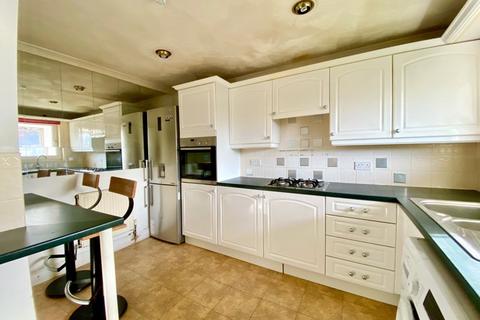 3 bedroom maisonette for sale, Sun Court, Erith