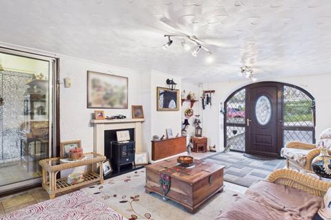 3 bedroom detached bungalow for sale, Heol y Felin, Pontyberem