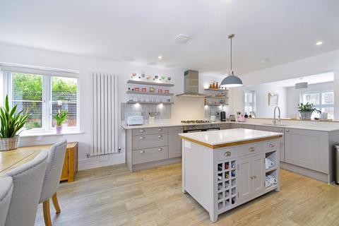 4 bedroom detached house for sale, Longhurst Avenue, Cranleigh, GU6