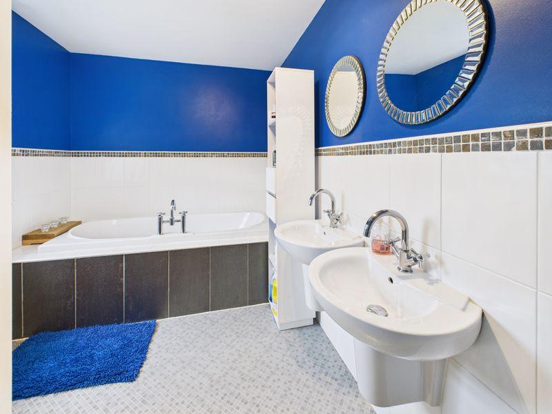 Bath & Shower Room
