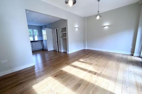 4 bedroom terraced house to rent, The Strand, Ryde
