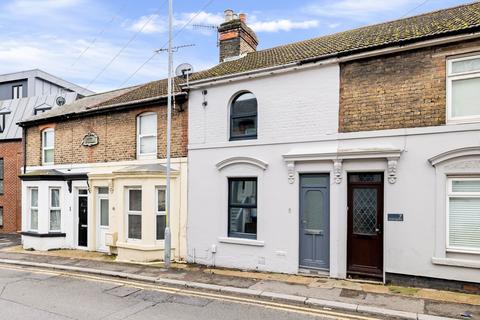 3 bedroom terraced house to rent, Coombe Valley Road, Dover, CT17