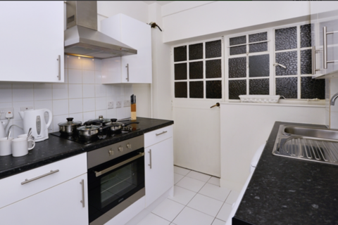 2 bedroom flat to rent, Fulham Road, London SW3