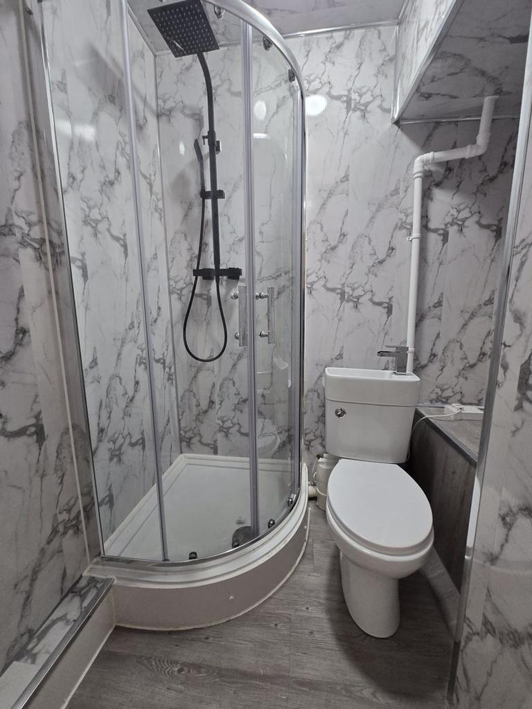 En suite bedroom one