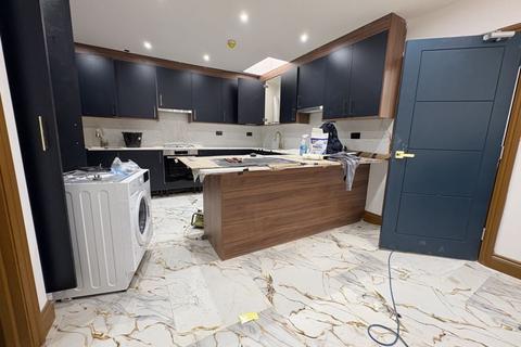 10 bedroom semi-detached house to rent, Warwick Road, Southall, UB2