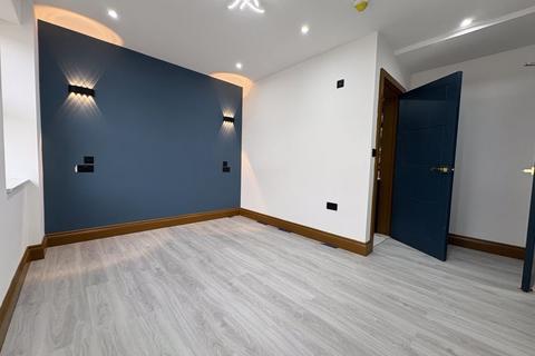 10 bedroom semi-detached house to rent, Warwick Road, Southall, UB2