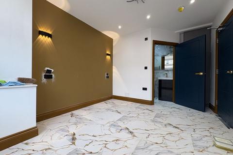 10 bedroom semi-detached house to rent, Warwick Road, Southall, UB2