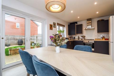 3 bedroom semi-detached house for sale, Egret Drive, Yatton