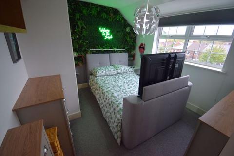 undefined, Brentwood Grove, Leigh