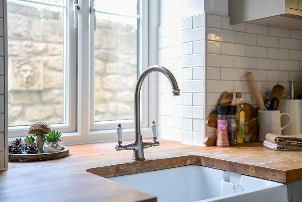 Lifestyle sink.jpg