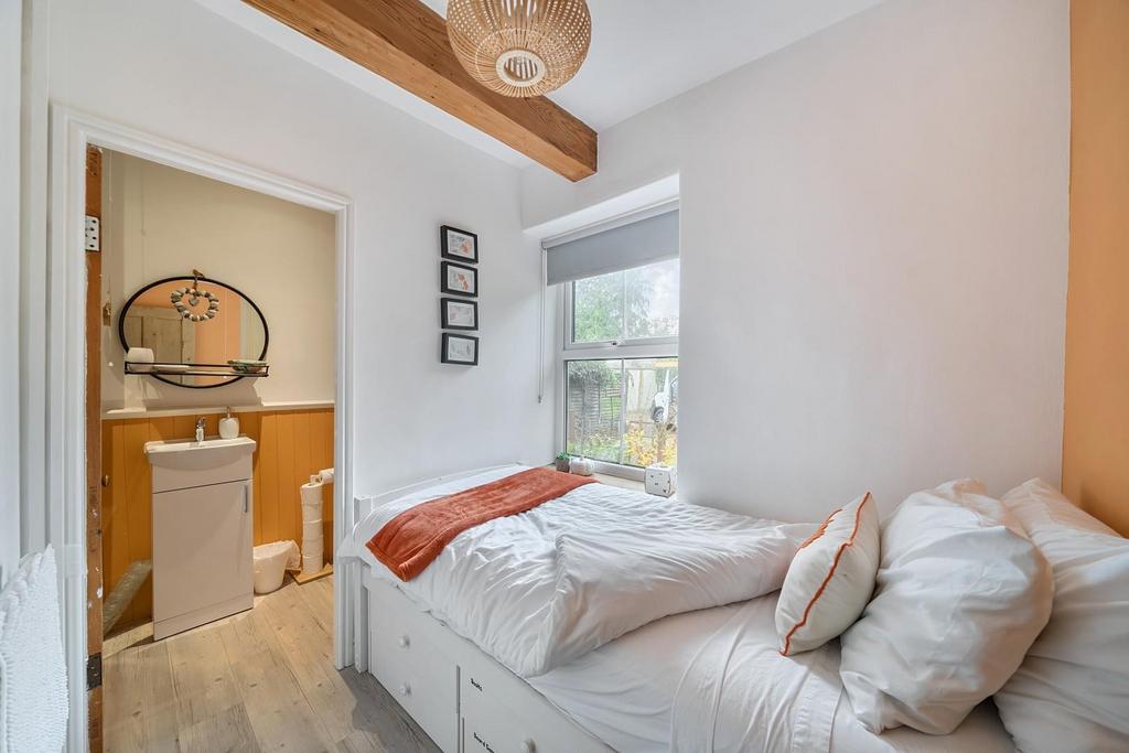 Second bedroom.jpg