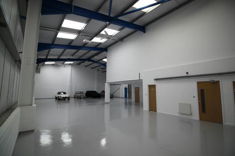 Warehouse to rent, Brookhampton Ln Kineton CV35 0JA