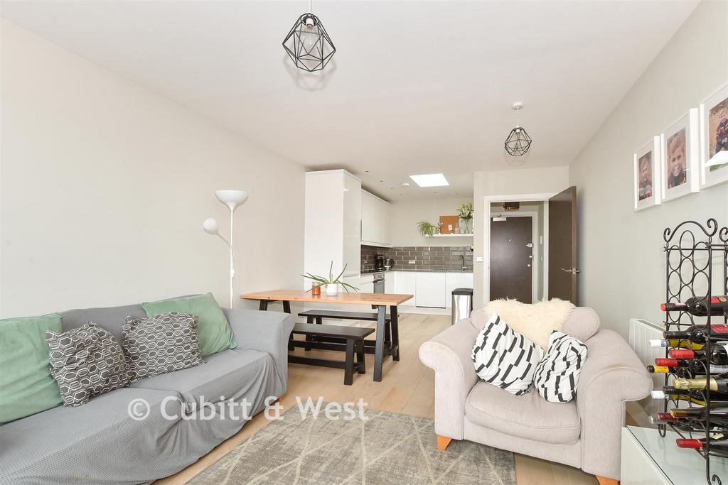 Lounge/ Kitchen